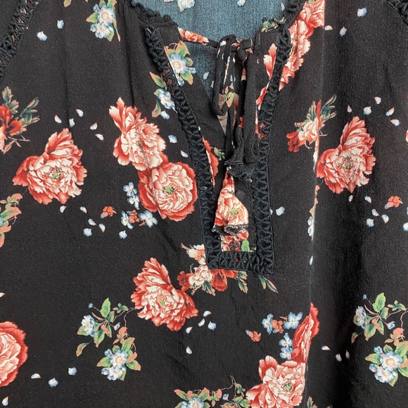 American Rag Womenʻs Black Floral Long Sleeve Blouse Small - Picture 4 of 7